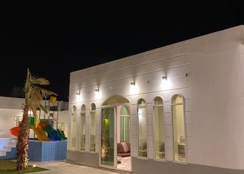 شاليه بمسبح وألعاب مائية