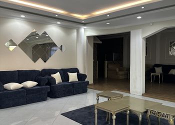 شاليه بمجلس واسع وجلسة خارجية