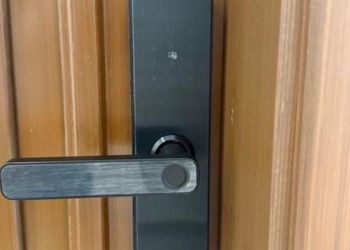 استديو بسرير ماستر وجلسة مريحة 