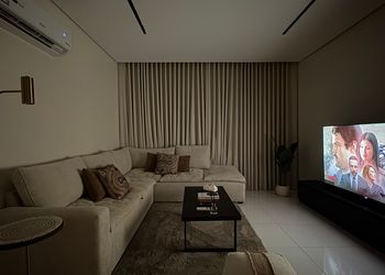 شقة بصالة أنيقة ودخول ذاتي