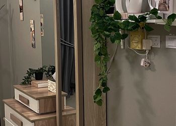استديو بأثاث مريح وبسيط 