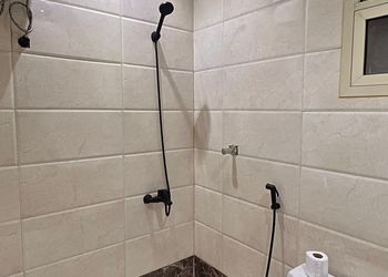 استديو بأثاث مريح وبسيط 