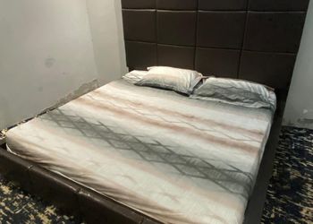 شاليه بجلسة خارجية وصالة جلوس
