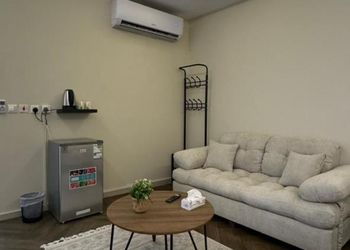 استديو بسرير ماستر وجلسة جانبية 