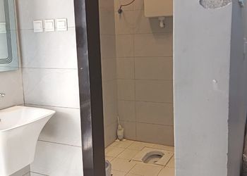 شاليه بمسطح اخضر وجلسة خارجية