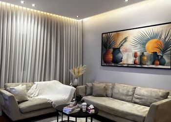 شقة بصالة أنيقة ودخول ذاتي 