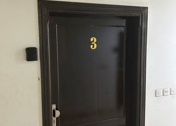 استديو بأثاث مريح وبسيط 