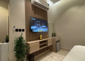 استديو بسرير ماستر وأثاث مريح 
