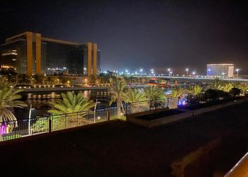 شقة بدخول ذاتي وإطلالة على بحيرة