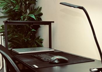 استديو بأثاث مريح وبسيط 