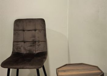 استديو بأثاث مريح وبسيط 