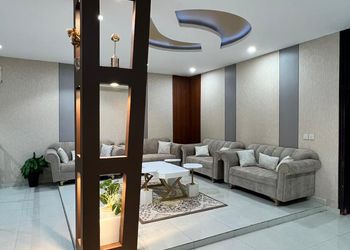 شاليه بمسطح اخضر ومسبح 