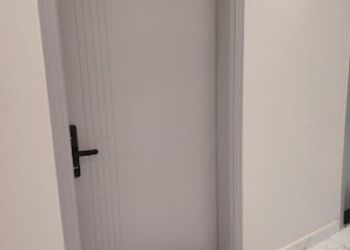 استديو بسرير ماستر وجلسة جانبية 