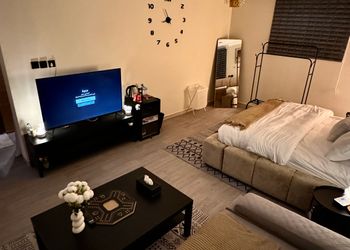 استديو بسرير ماستر وجلسه جانبيه