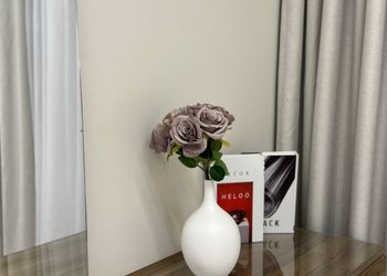 استديو بسرير مريح وتصميم هادئ 