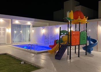 شاليه بمسبح والعاب أطفال