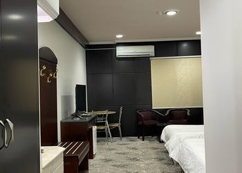 استديو بأثاث مريح وبسيط 