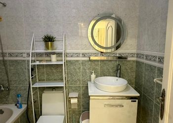 شقة بثلاثة غرف نوم و صالة