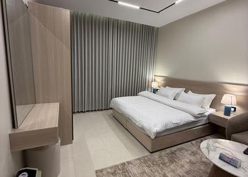 استديو بأثاث مريح وبسيط 