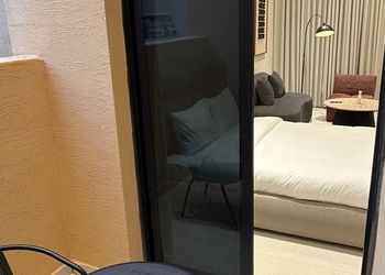 استديو هادئ بسرير ماستر