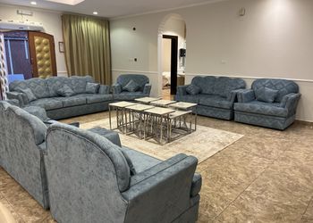 شاليه بمسطح اخضر ومسبح
