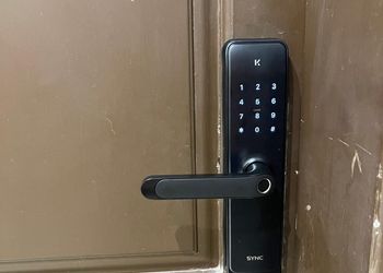 استديو بسرير ماستر وأثاث مريح 