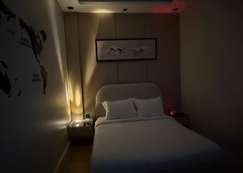 استديو بسرير ماستر وجلسة جانبية