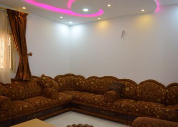 استراحة بصالة جلوس ومسبح خارجي