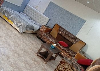 استراحة بمسطح اخضر  وصاله جلوس 