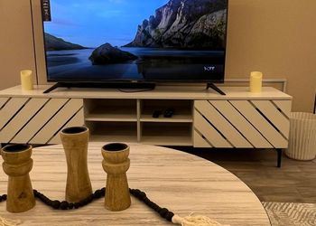 شقة بصالة أنيقة ودخول ذاتي