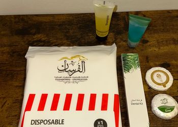 استديو بسرير ماستر وجلسة جانبية 