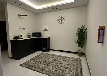شقة بغرفة معيشة وغرفة نوم 