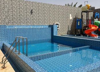 شاليه بألعاب مائية وجلسة خارجية
