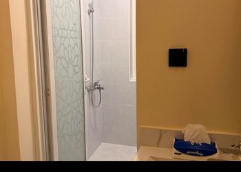 استديو بأثاث مريح وبسيط 