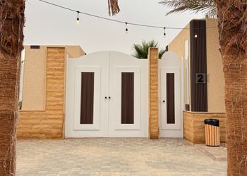شاليه بجلسة خارجية ومسبح 