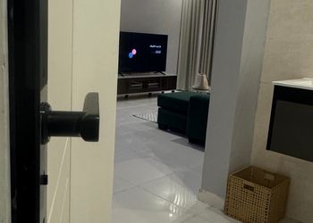 استديو بسرير ماستر وجلسة جانبية 
