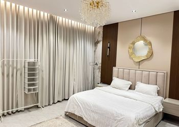 استديو بأثاث مريح وبسيط 