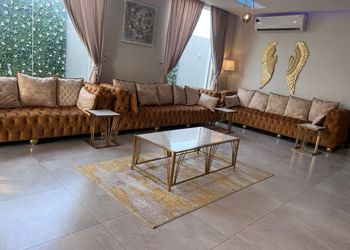 شاليه بصالة مطلة على المسبح 