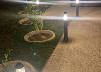 استراحة بملعب كرة طائرة ومسبح