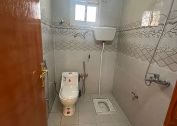 استراحة بمجالس واسعة وفناء خارجي 