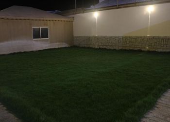 استراحة بمسطح اخضر وألعاب أطفال