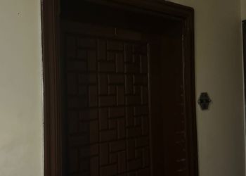 استديو بأثاث مريح وبسيط 