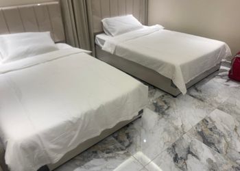 شقة بغرفة جلوس وغرفتين نوم 