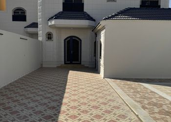 استديو بسرير ماستر وجلسة جانبية 
