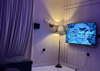 شقة بغرفة معيشة وغرفة نوم 