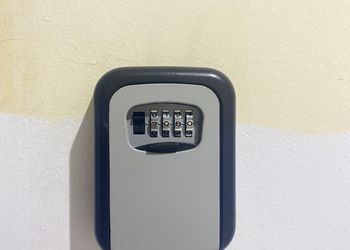 شقة بغرفة معيشة وغرفة نوم 