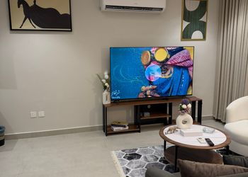 استديو بسرير ماستر وجلسة جانبية