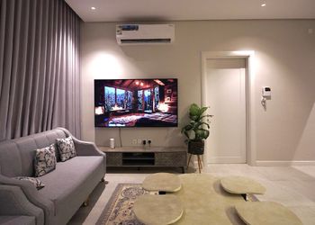 شقة بغرفة معيشة وغرفتين نوم 