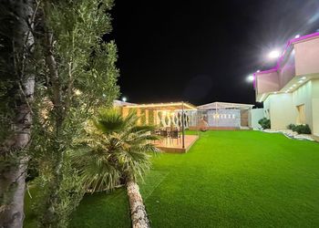 شاليه بألعاب اطفال ومسبح 