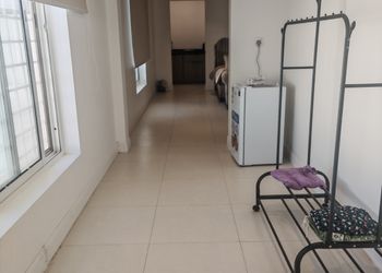استديو بسرير ماستر وجلسة جانبية